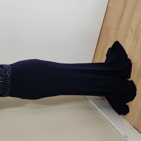 Size 2 Navy & Nude Prom/Pageant/Evening Gown by Dave & Johnny - Picture 3 of 8